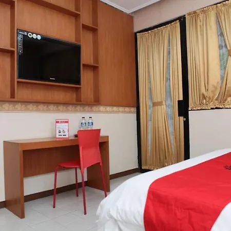 Hôtel Reddoorz Plus @ Sukamulya Pasteur 2